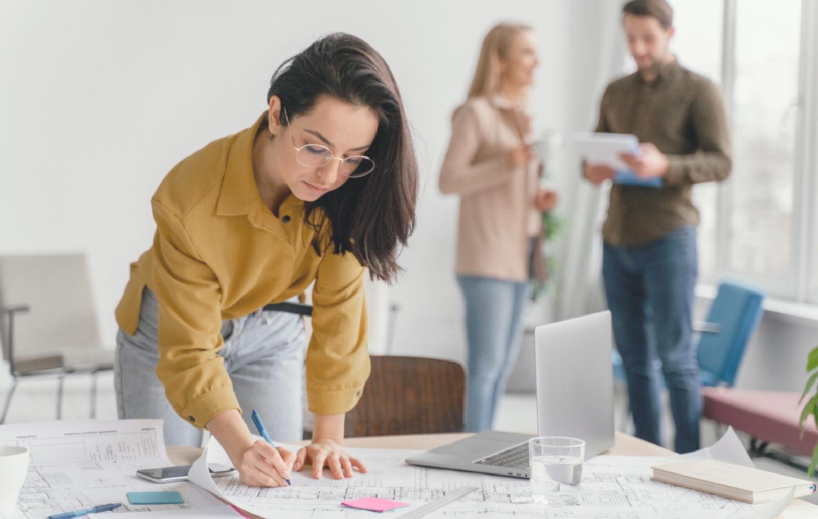 عملية تصميم استراتيجيات اللعب والتخطيط